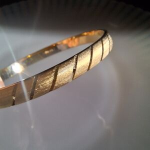 Monet Bangle Bracelet Brushed Gold Tone Etched Pattern Size M Medium Signed 🌟